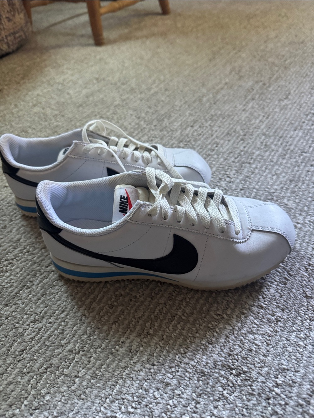 Nike Men’s White and Black Retro Runner Sneakers